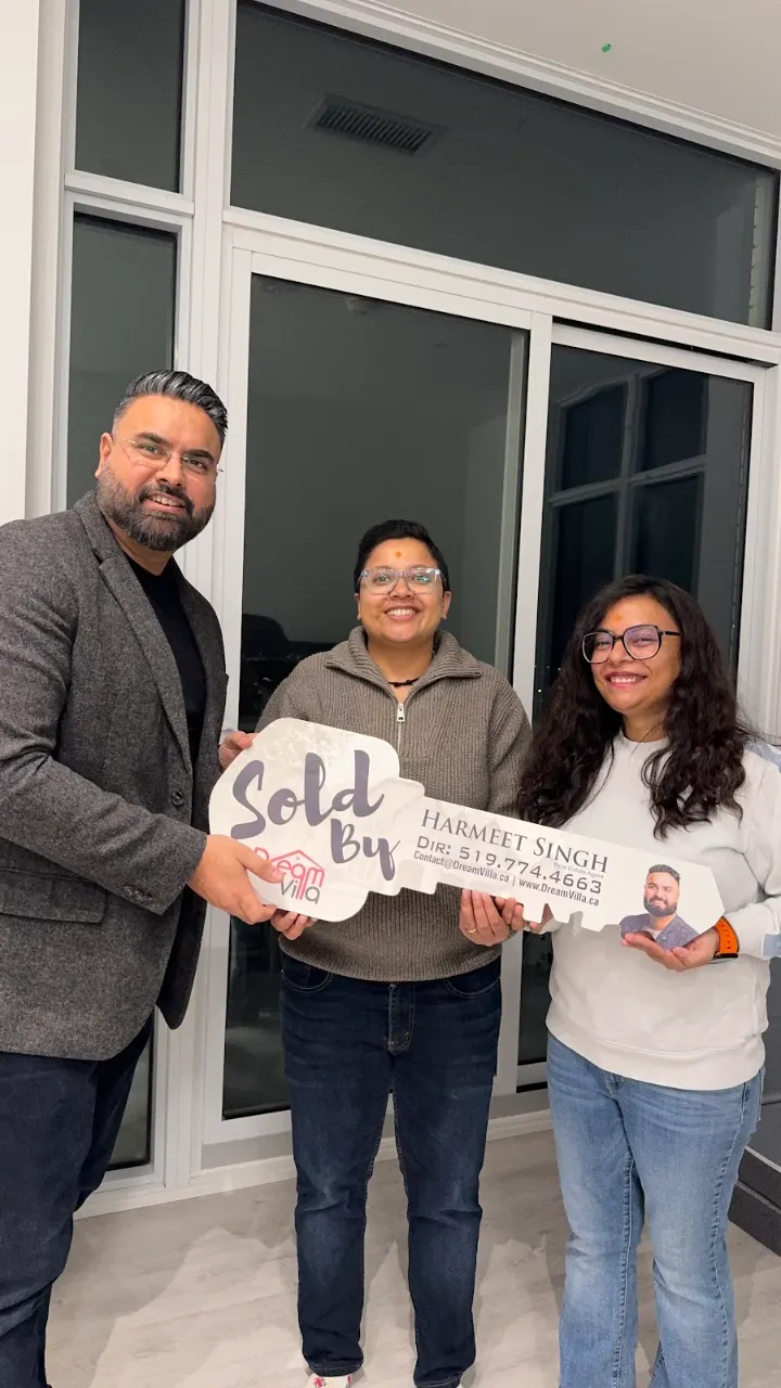 Dream Villa clients with Harmeet Singh on the day they got their home